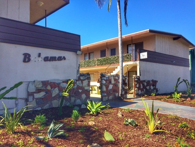 Building Photo - The Bahamas Apartments