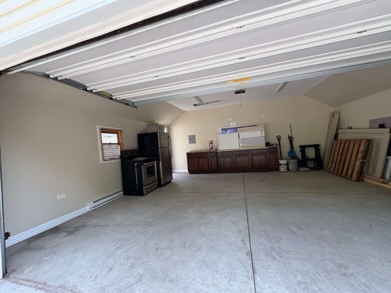 Building Photo - 7659 W Sunset Dr