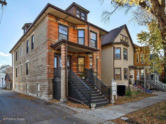 Building Photo - 2415 W Warner Ave