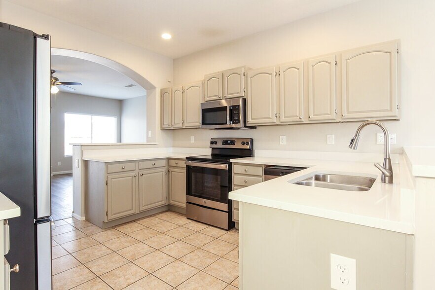 Building Photo - 1211 E Winter Dr