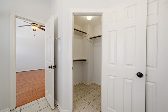 Building Photo - 218 Plaza Del Sol Park