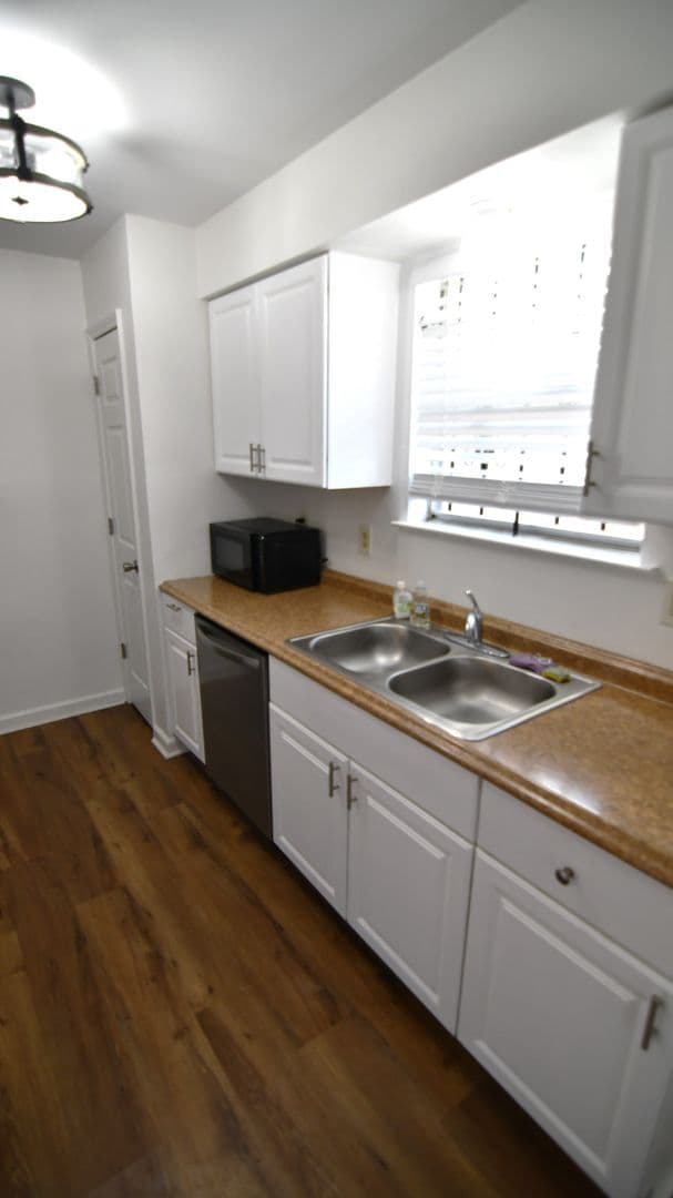 Building Photo - Charming 2-bedroom, 2.5-bathroom home located in Baton Rouge