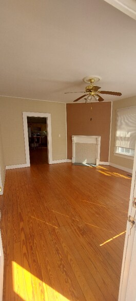 Building Photo - 250 Archer St