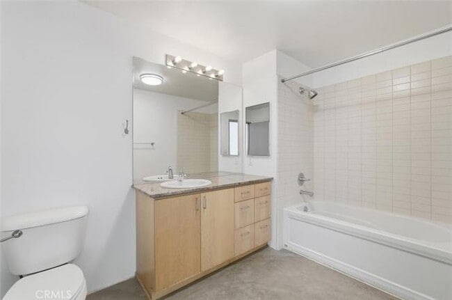 Building Photo - 285 W 6th St