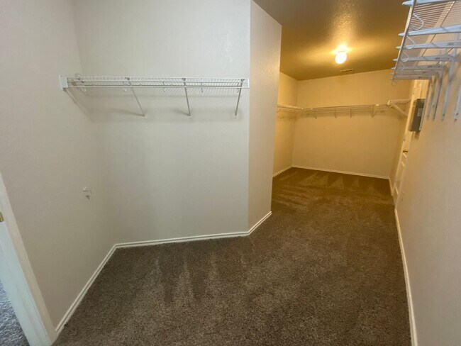 Building Photo - Step into this stunning 4 bedroom, 2.5 bathroom haven that radiates modern elegance and abundant ...