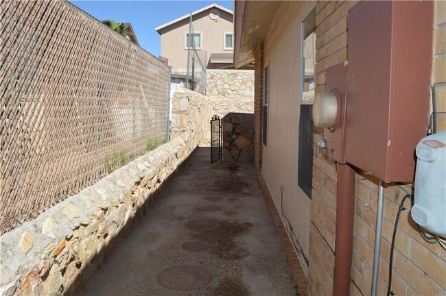 Building Photo - 11713 Snow Hawk Dr