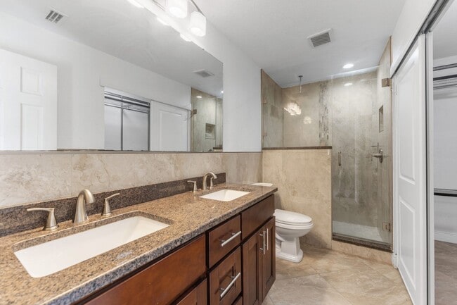 Building Photo - Stunning 3 BR/2 BA/2 Garage Single Family Home in  highly sought-after Sweetwater Oaks!
