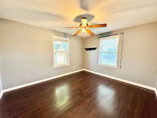 Building Photo - 3714 Avenue S 1/2