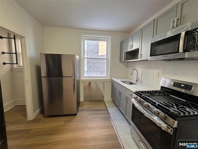 Building Photo - 367 Sanford Ave