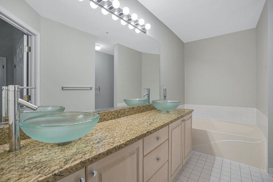 Master bath on level 2 - 3804 Scenic Ct