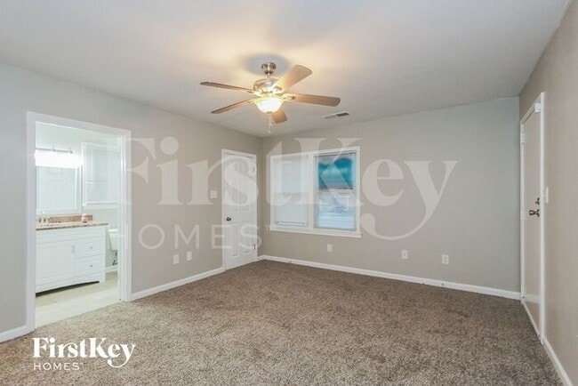 Building Photo - 1648 Columbia Dr