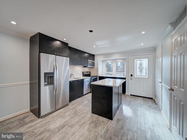 Building Photo - 6191 Little Valley Way