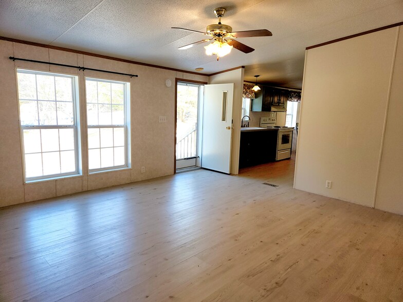 Building Photo - 25 Blueberry Ln