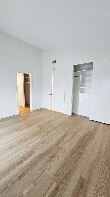 Building Photo - 6853 Shearwaters Dr