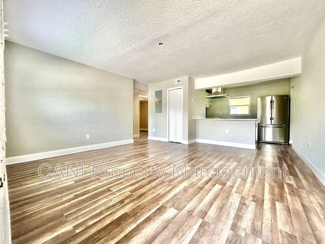 Building Photo - 418 Charles St