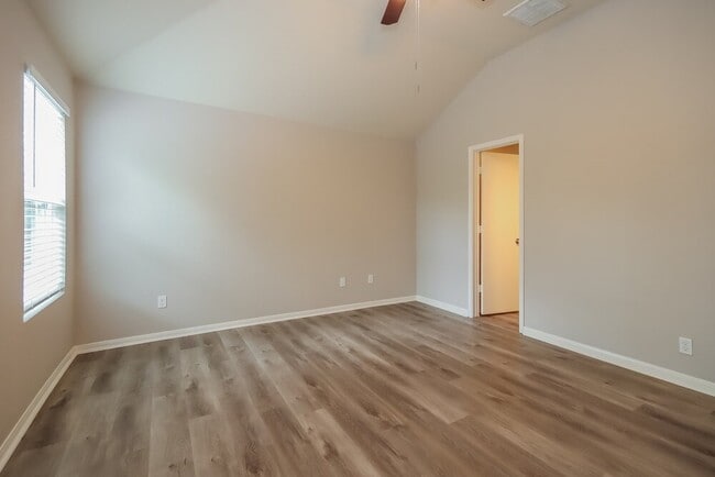 Building Photo - 16746 Warbler Dr