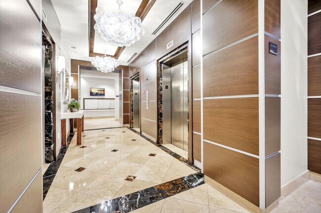 Building Photo - 401 SW 4th Ave