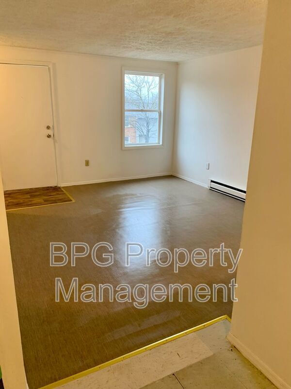 Building Photo - 123 Circle Dr