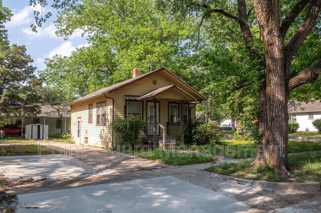 Building Photo - 2834 E Elm St