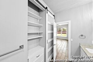 Building Photo - 950 Paradise Dr