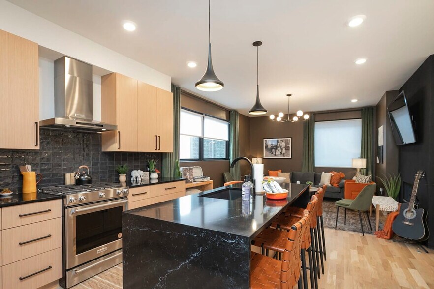 Building Photo - 1011 12th Ave S