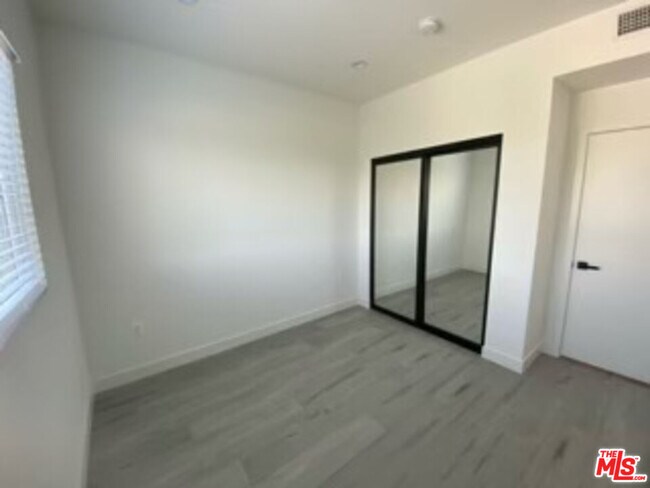 Building Photo - 10455 Etiwanda Ave