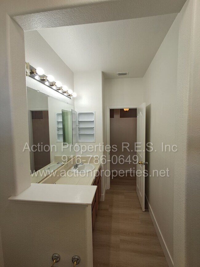 Building Photo - Action Properties R.E.S. Inc. Offering Beautiful Highland Park Single Story 3 Car, 4 Bedroom, Gar...