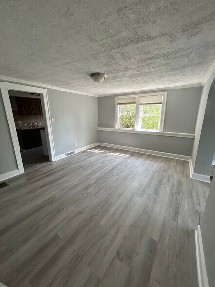 Building Photo - 3557 Evergreen Ave