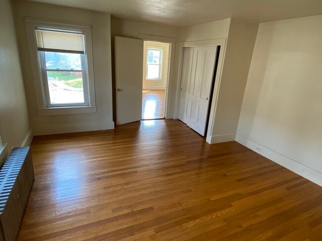 Building Photo - 114 King St