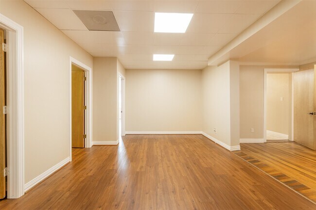 Building Photo - 2098 Harland Dr