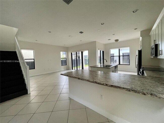 Building Photo - 3316 W 98th Pl