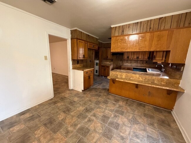 Building Photo - FOR RENT in Sunset!