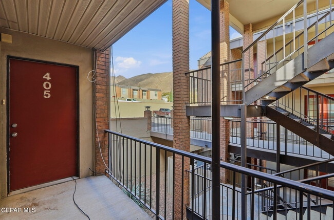 Building Photo - 4433 N Stanton St