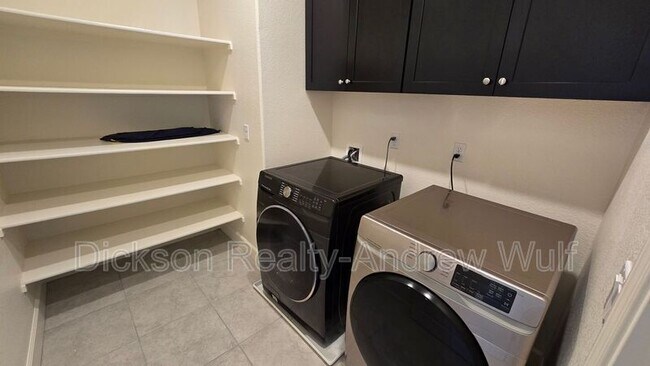 Building Photo - 2149 Neuer Dr