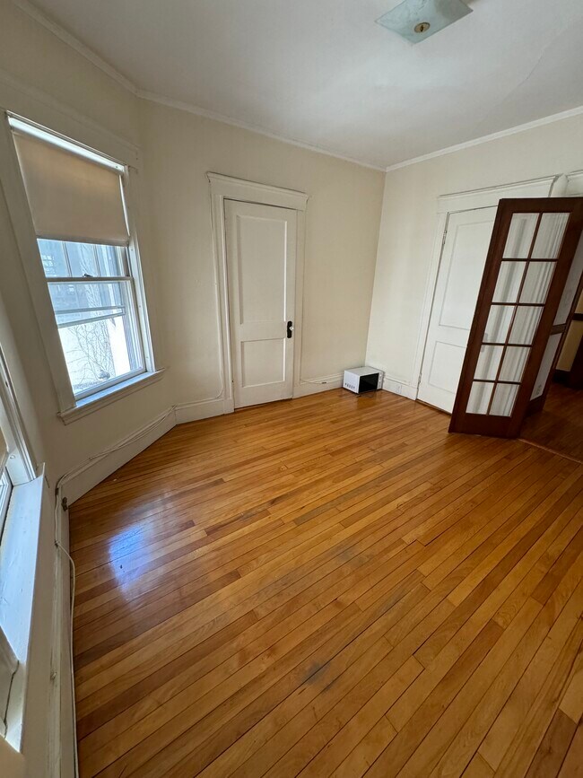 Building Photo - 17 Story St