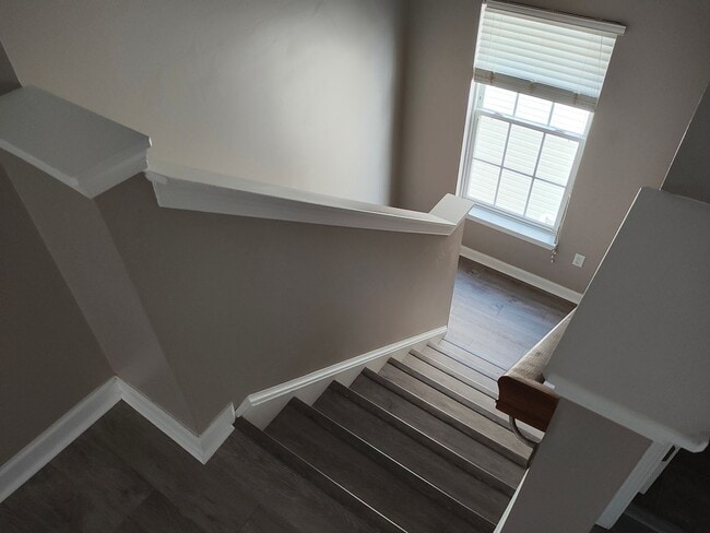 Building Photo - Beautifully maintained 4-bedroom, 2.5-bath over 2,200 sqft with a 2 car garage!