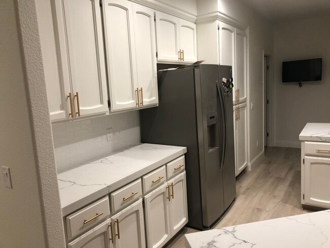 Building Photo - Beautiful Remodel Home in Peggy Heller Sch...