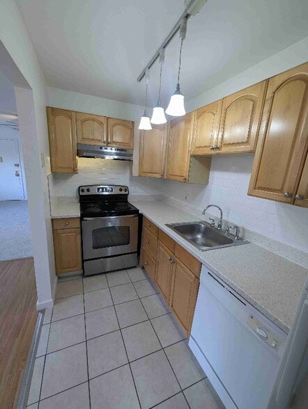 Building Photo - 4 White Gate Rd