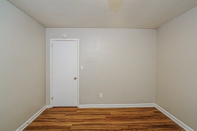 Building Photo - 1684 Brewster Rd