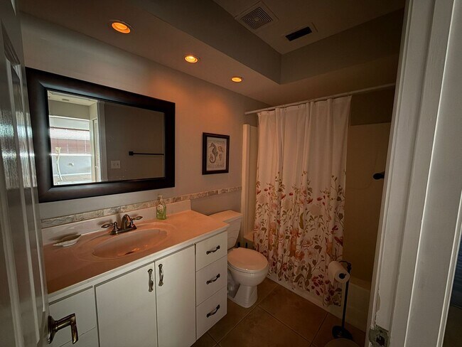 Building Photo - FT Myers Beach Amazing pool home