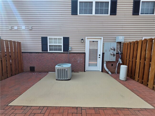 Building Photo - 2304 SE Jayel Terrace