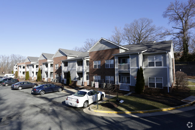 Primary Photo - The Oaks Apartments