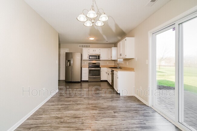 Building Photo - 5546 Bracken Dr