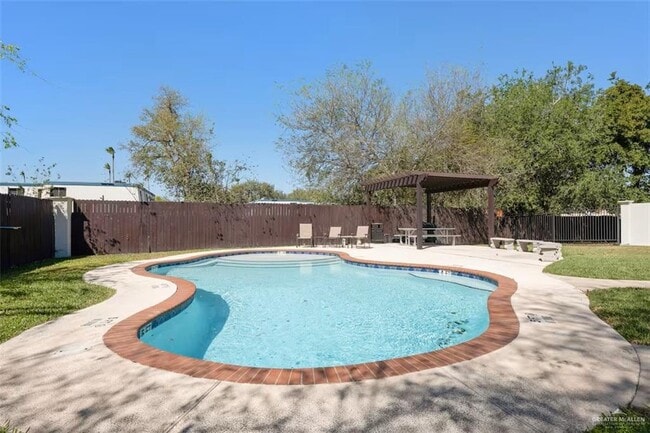 Building Photo - 23 S 5th St