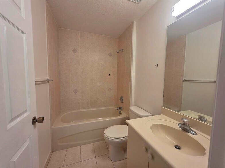 Building Photo - 4929 Windward Way