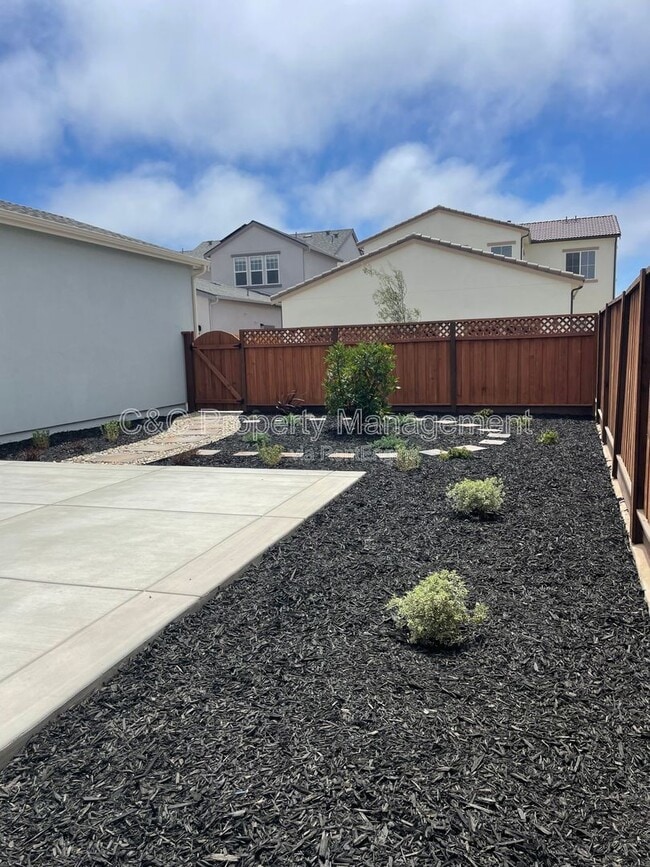 Building Photo - 476 Lassen Wy