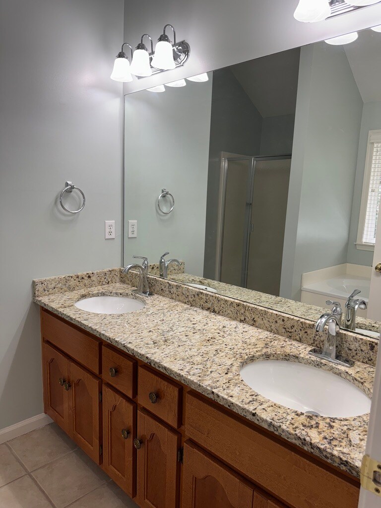 Building Photo - 525 Hackberry Ridge Cv