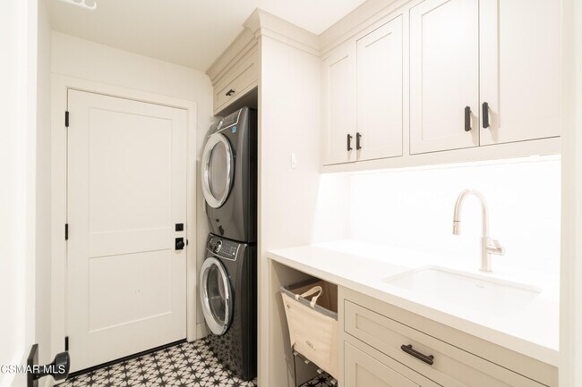 Building Photo - 2653 Via Zurita Ct