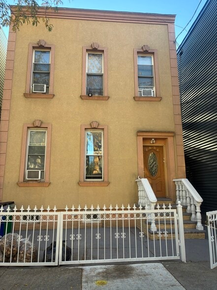 Building Photo - 1634 Summerfield St