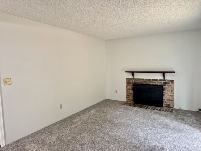 Building Photo - 13617 SE Fairwood Blvd